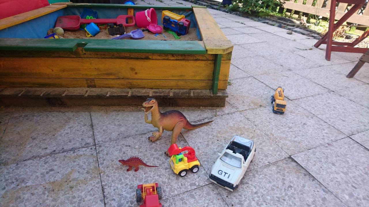 Ferienwohnung Mit Garten Und Spielplatz クリンゲンタール エクステリア 写真